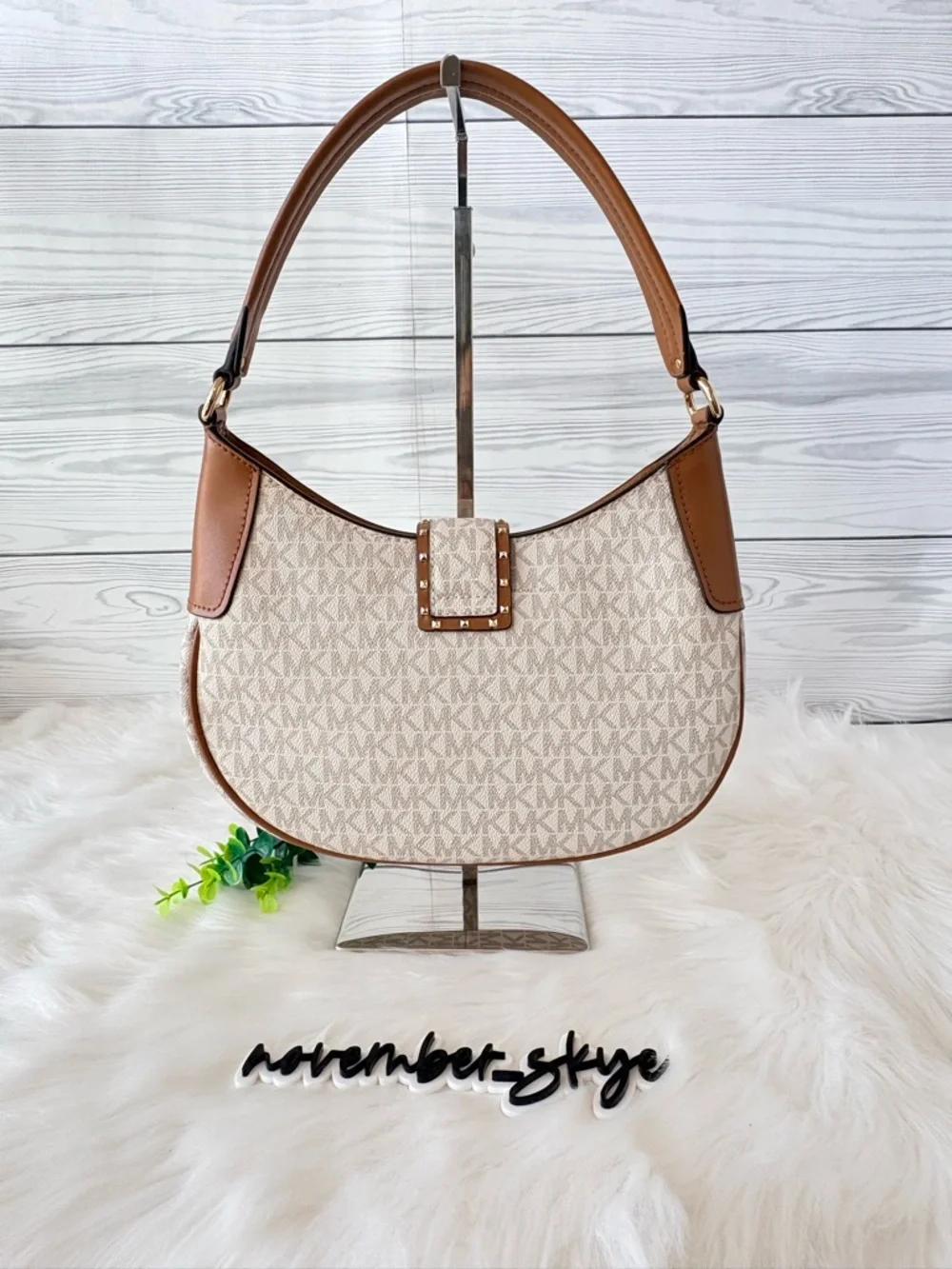 Michael Kors Lillian Shoulder Bag‎ with Buckle Detail in Vanilla/Acorn